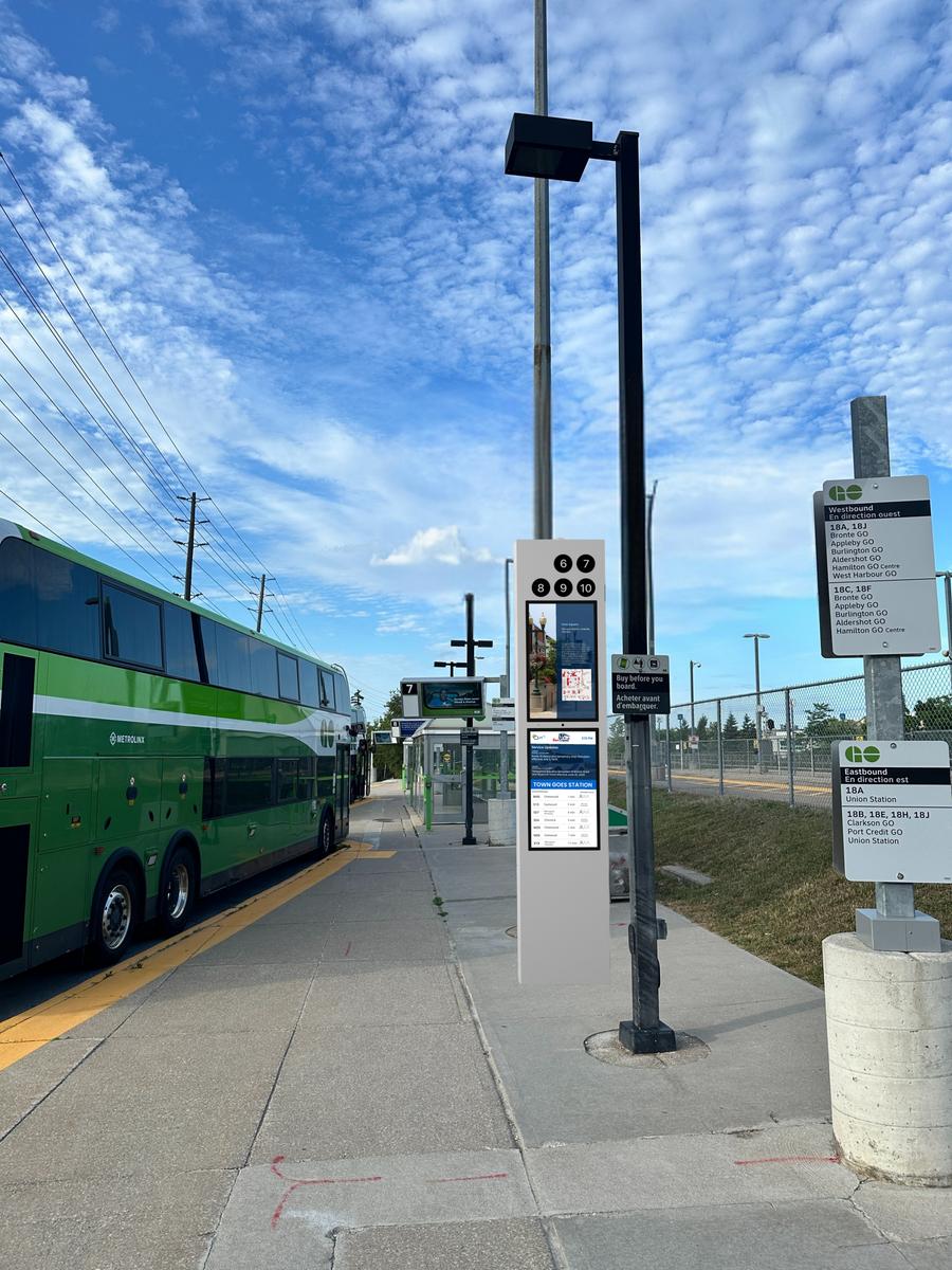Dual Display Smart Transit Kiosk realphoto